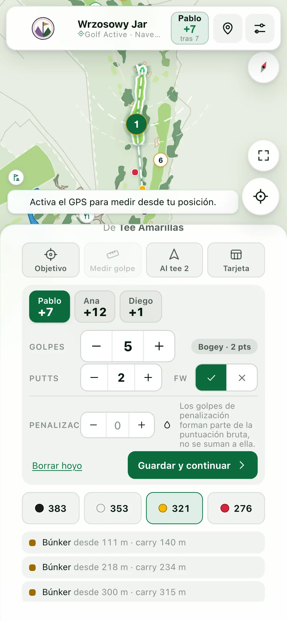 Tarjeta de la ronda para cuatro jugadores: barra de pestañas con los nombres y el resultado respecto al par sobre la entrada de resultado