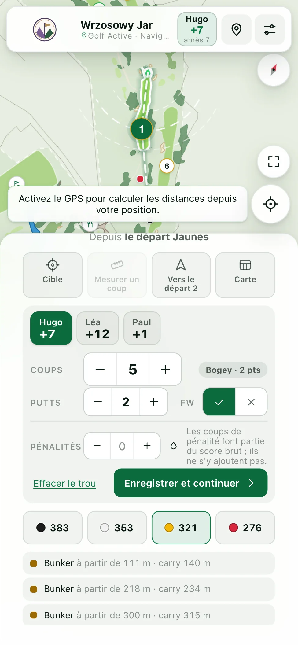 Carte de partie pour quatre joueurs&nbsp;: bandeau d'onglets avec les prénoms et le score par rapport au par au-dessus de la saisie